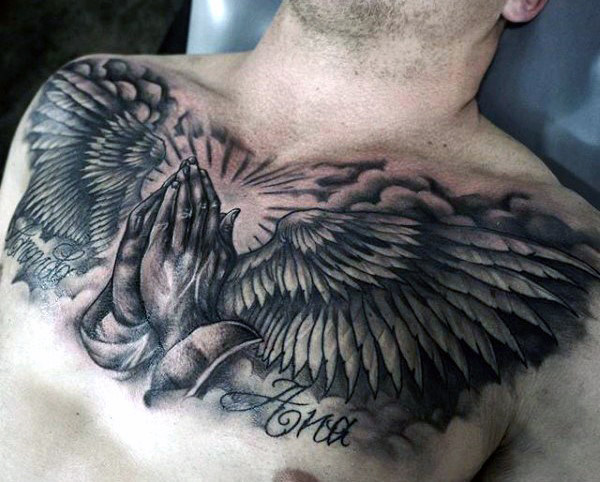 tatuaggio ali sul petto 43